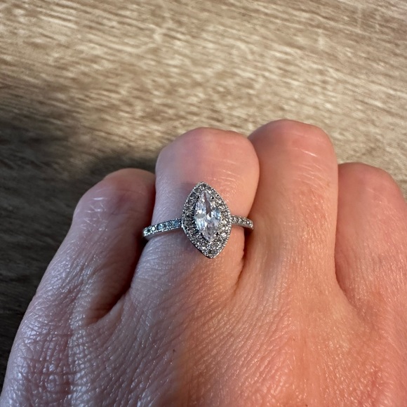 NWOT CHUNKY RHODIUM MULTI STONE RING - SIZE 6 - Picture 5 of 8